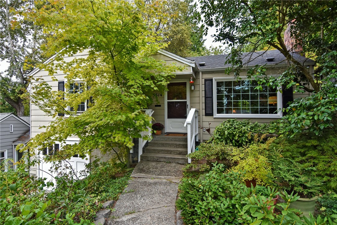 Property Photo: 5614 NE 59th St WA 98105