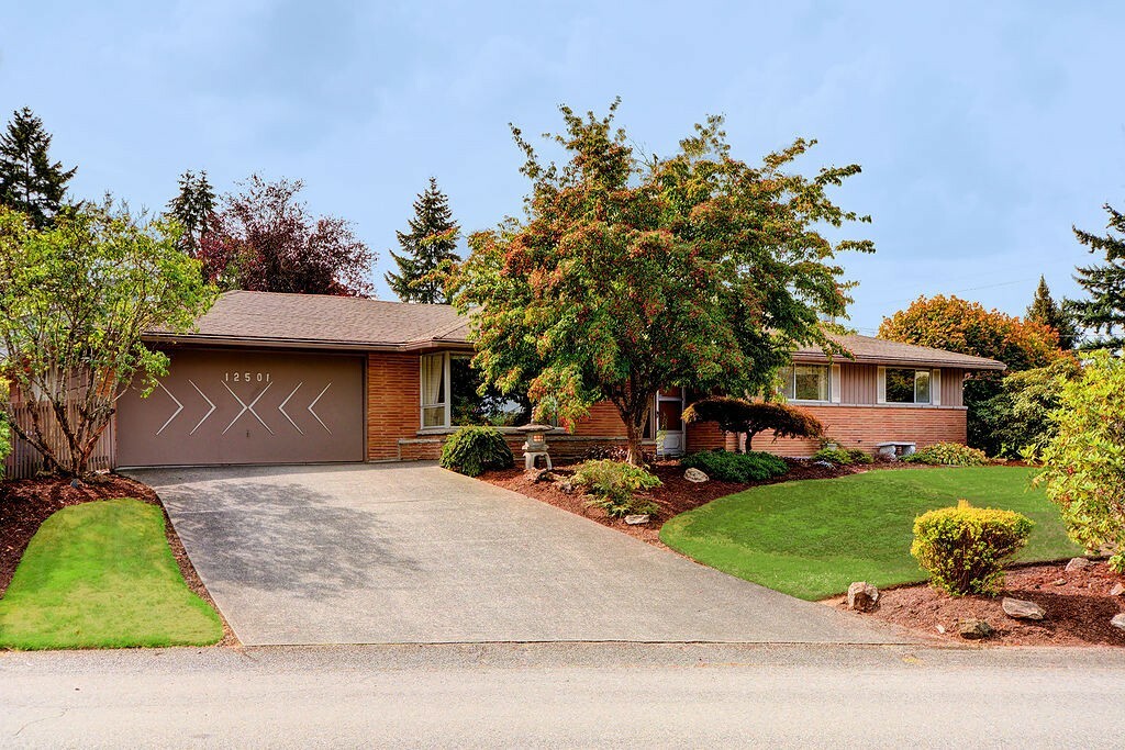 Property Photo:  12501 SE 63rd St  WA 98006 