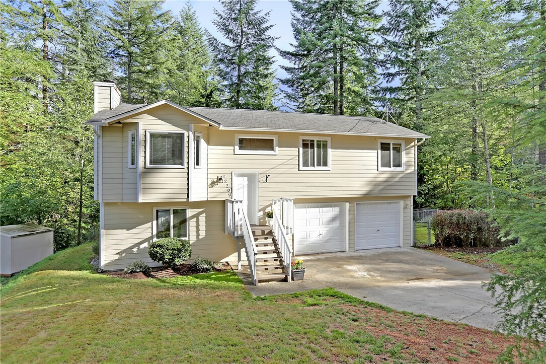 Property Photo:  42209 SE 167th St  WA 98045 