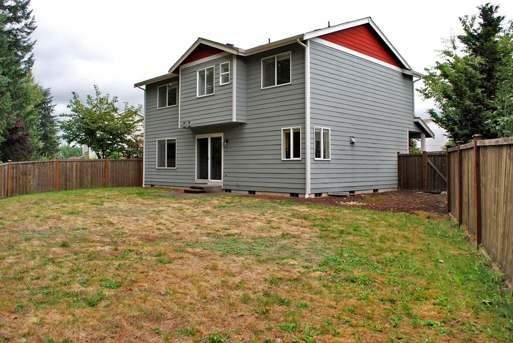 Property Photo:  19024 89th Ave E  WA 98375 