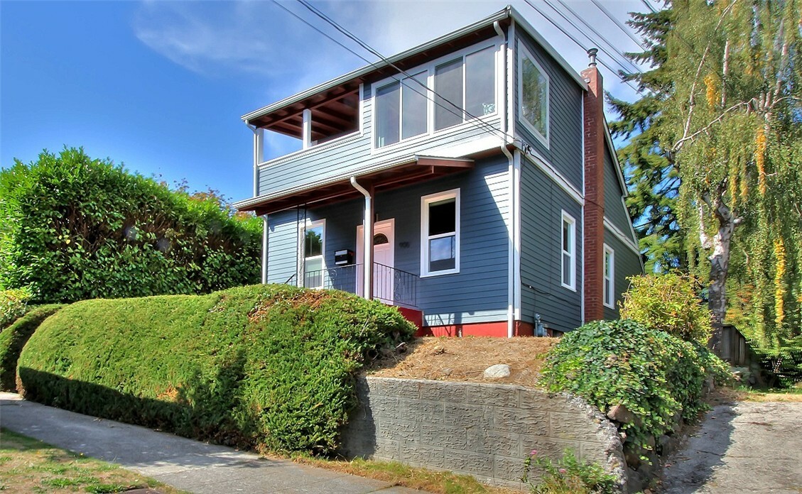 Property Photo:  906 N 81st St  WA 98103 