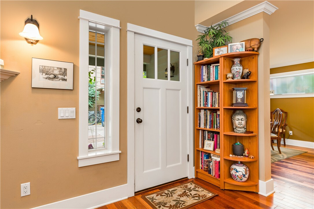 Property Photo: 1612 21st Ave WA 98122