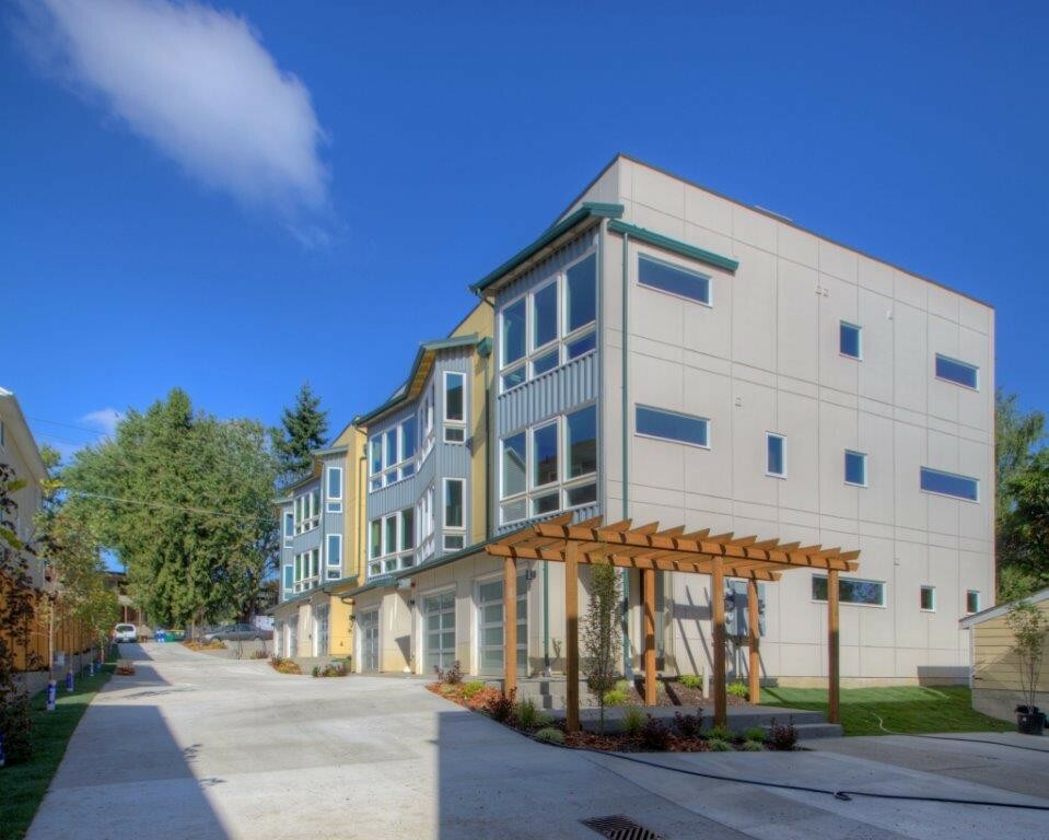 7524  43rd Avenue S C  Seattle WA 98118 photo