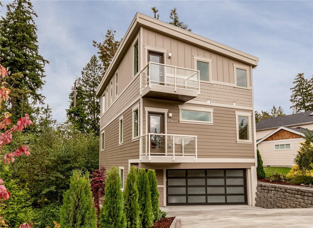 Property Photo:  1016 10th St  WA 98275 