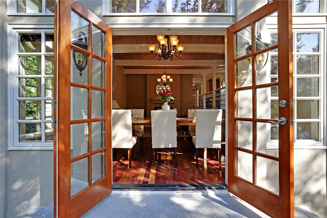 Property Photo: 7614 Overlake Dr W WA 98039