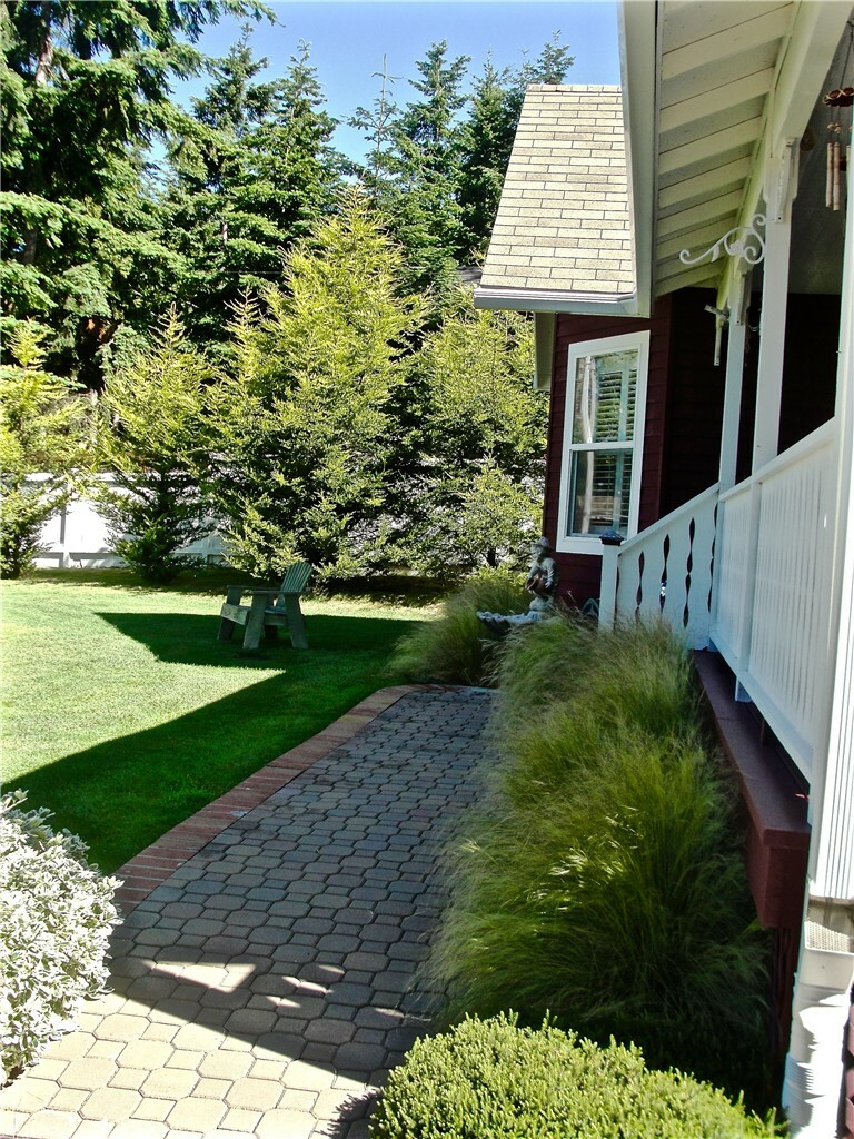 Property Photo:  103 NE Faris St  WA 98239 