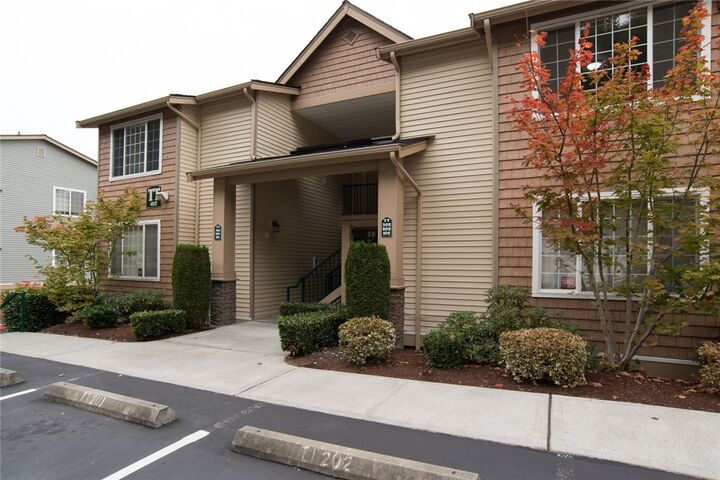 Property Photo:  4817 Morris Ave S Tt302  WA 98055 