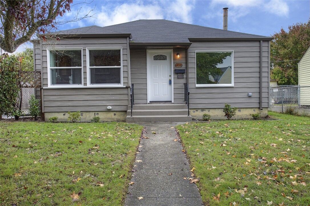 Property Photo:  3117 S 17th St  WA 98405 