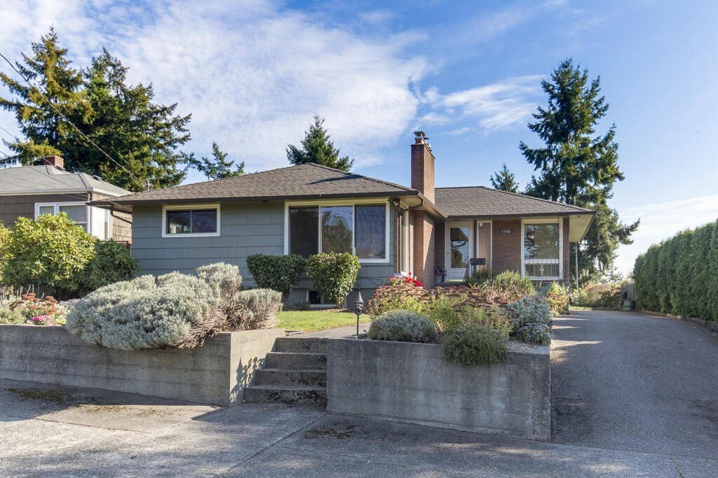 Property Photo:  1306 Trenton Ave  WA 98310 