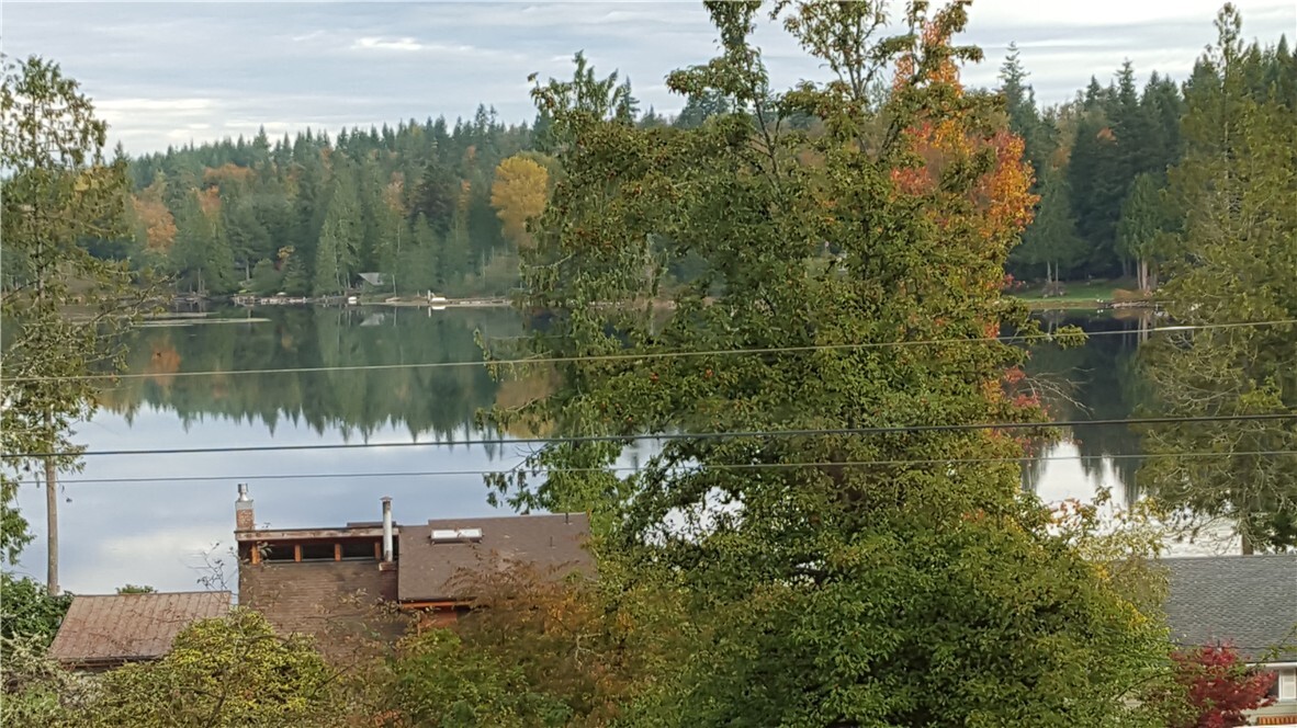 Property Photo: 10668 E Lake Joy Dr NE WA 98014