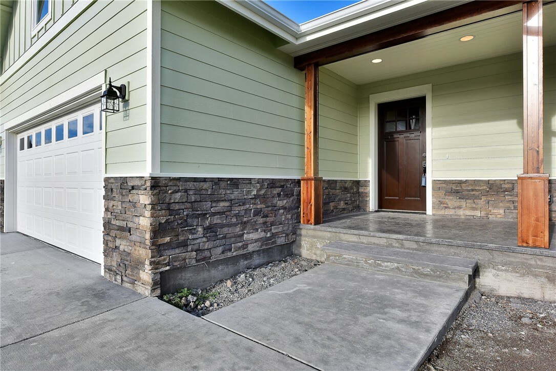 Property Photo:  1006 Ridge Lane  WA 98247 