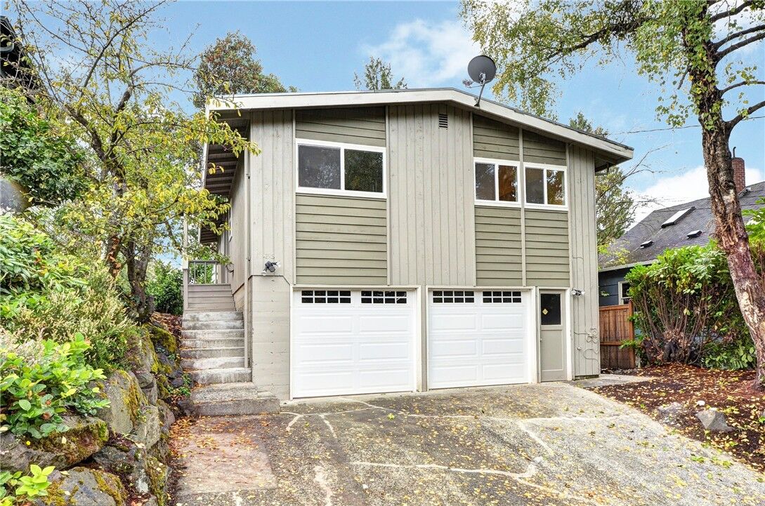 Property Photo:  4315 S Dawson St  WA 98118 