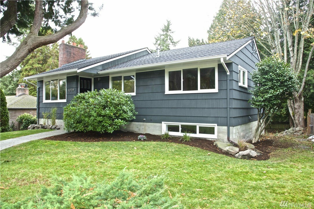 Property Photo:  10709 14th Ave NE  WA 98125 