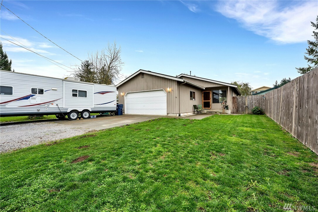 Property Photo:  611 Strandell St  WA 98247 