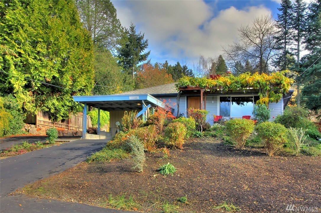 Property Photo: 11038 38th Ave NE WA 98125