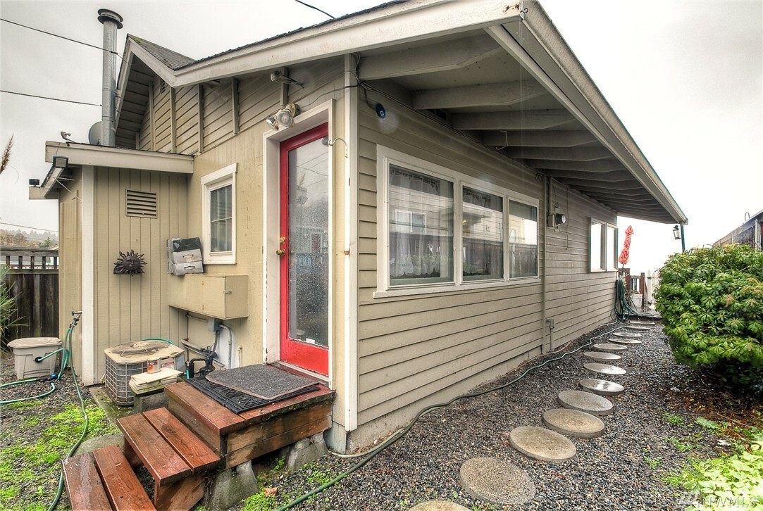 Property Photo: 28440 Redondo Beach Drive S WA 98198