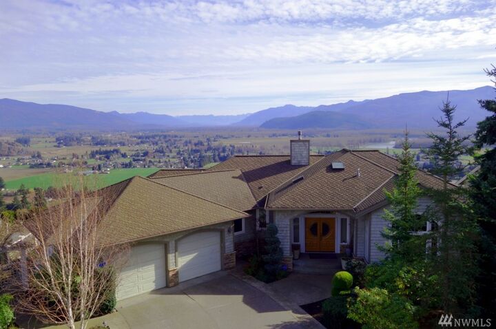 Property Photo: 826 Bella Vista Lane WA 98233