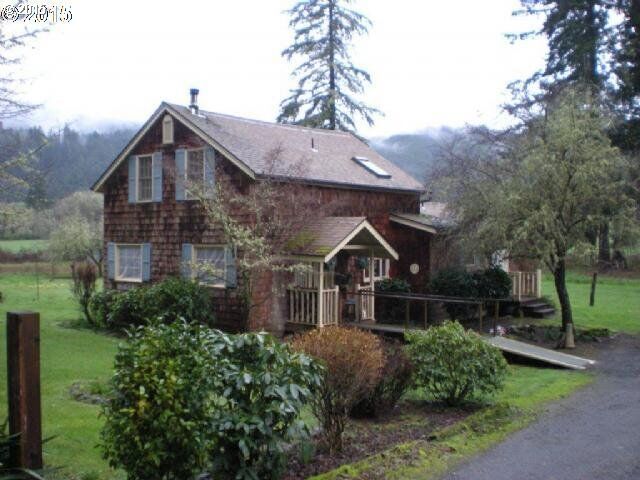 Property Photo: 5585 Henderer Rd OR 97436