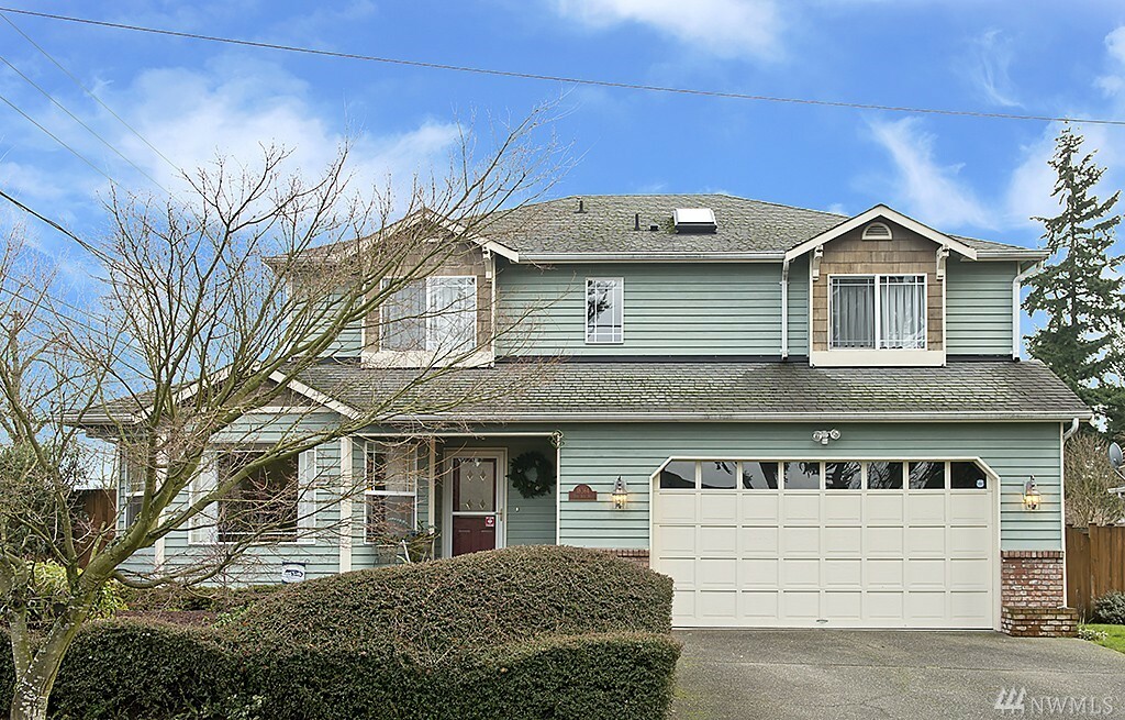 Property Photo:  18364 3rd Ave NE  WA 98155 