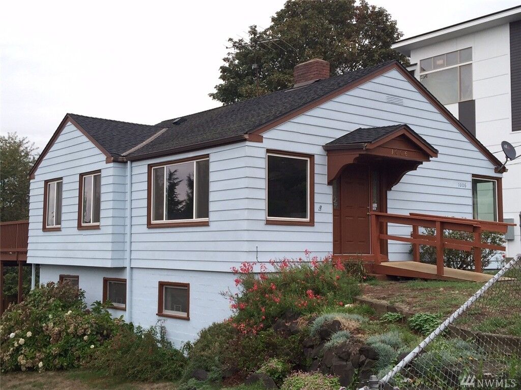 Property Photo: 1006 N 30th St WA 98056