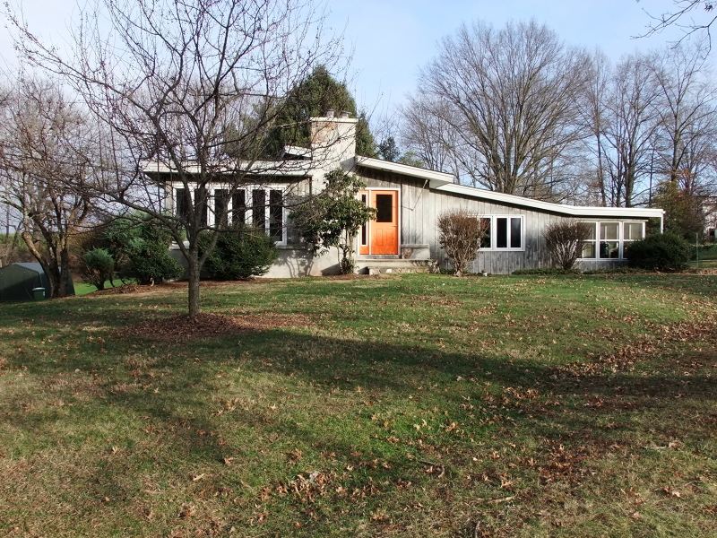 Property Photo:  10 Deer Trail  NJ 08822 