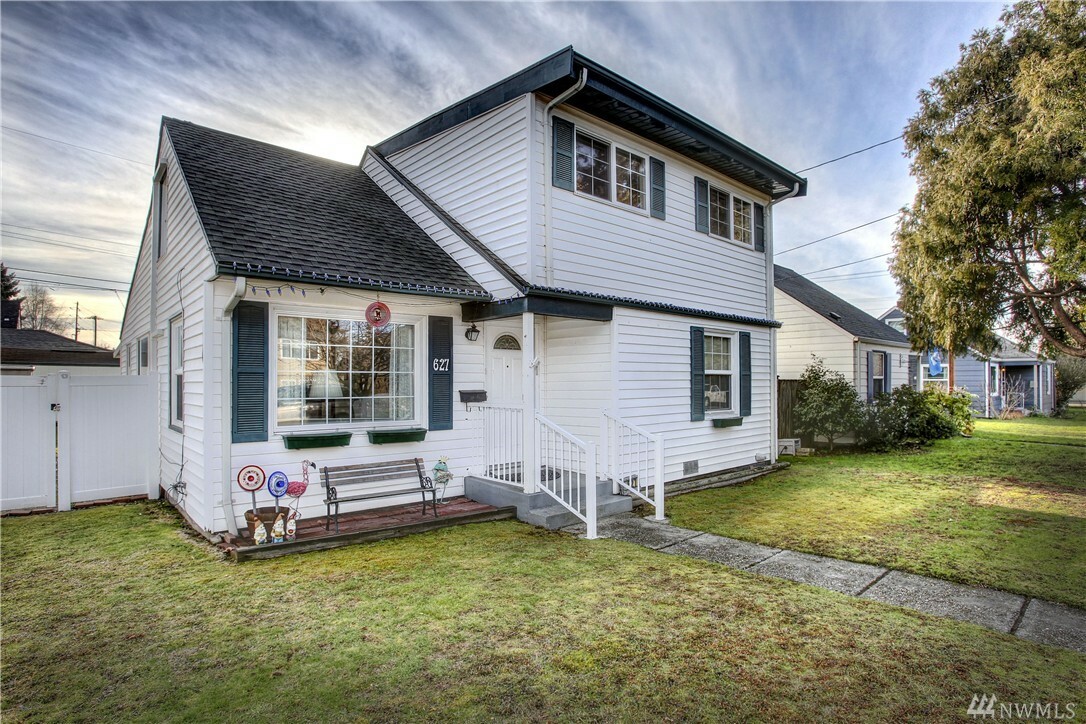 Property Photo:  627 NW 49th St  WA 98107 