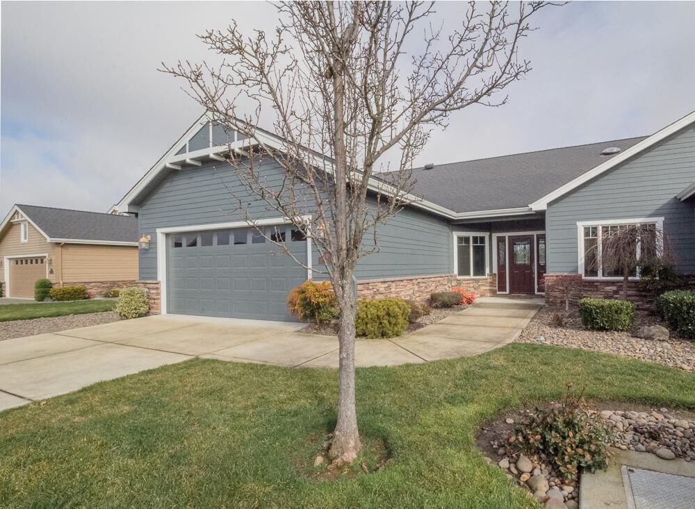 Property Photo:  137 Sky Hawk Drive  OR 97524