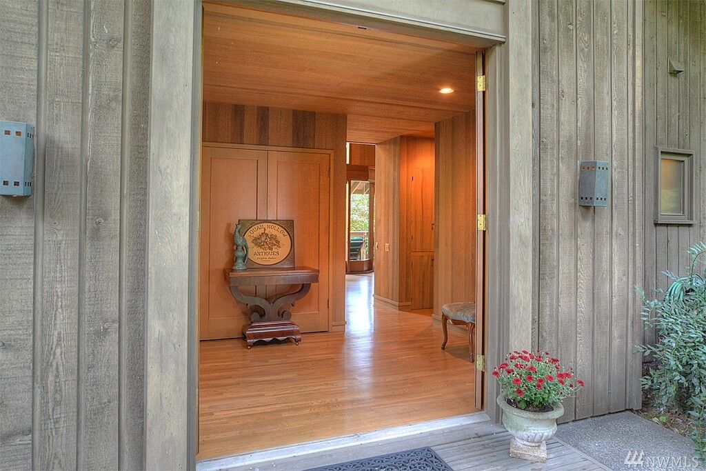 Property Photo: 10020 SE 27th St WA 98004