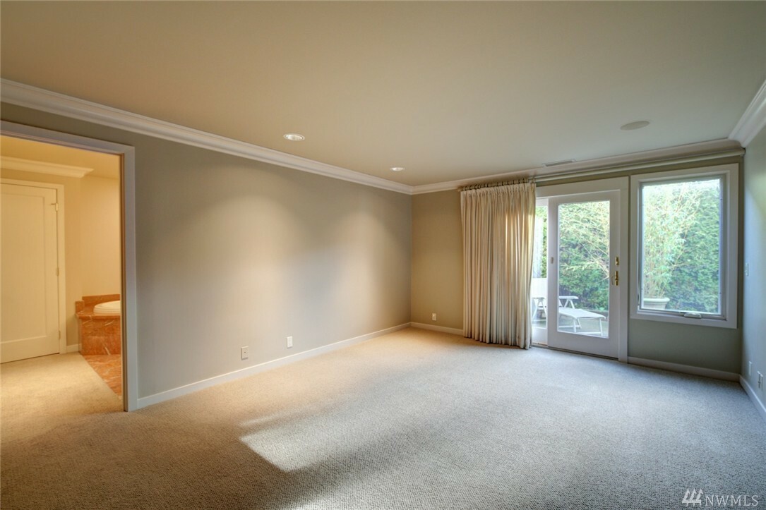 Property Photo:  6363 Lake Washington Blvd NE 101  WA 98033 