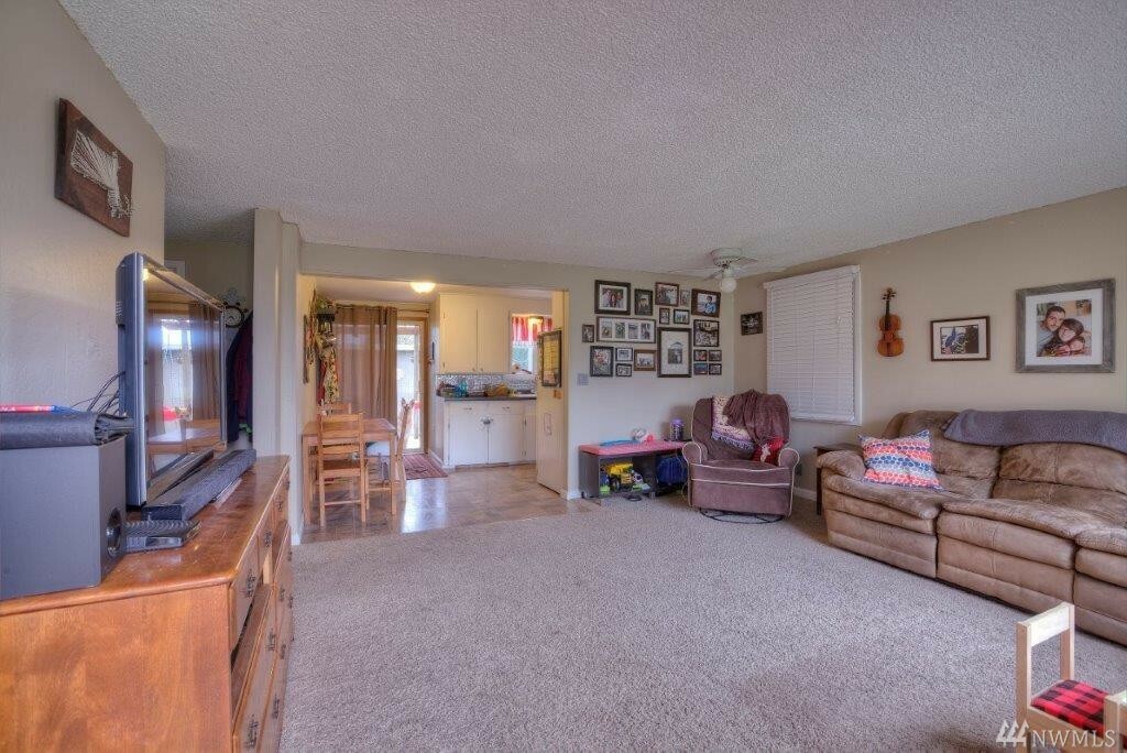 Property Photo:  348 S 185th St  WA 98148 