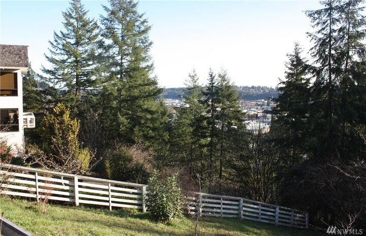 Property Photo:  925 W Birch St  WA 98584