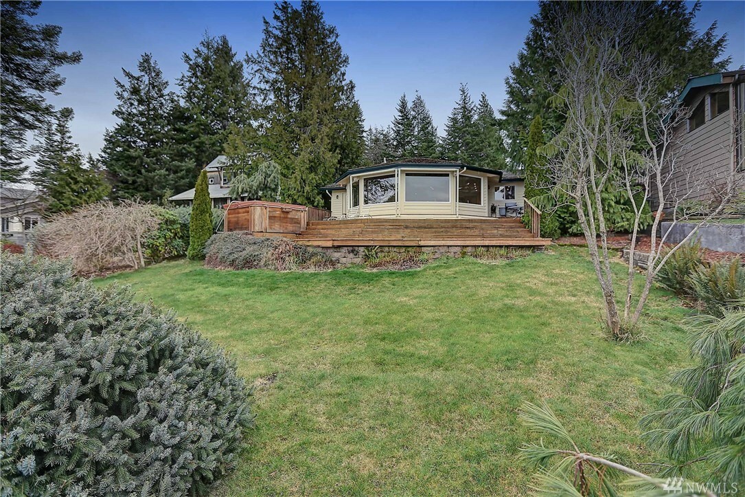 Property Photo:  10 Edgewater Dr  WA 98282 