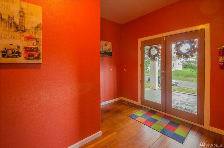 Property Photo:  241 N 2nd St  WA 98591 