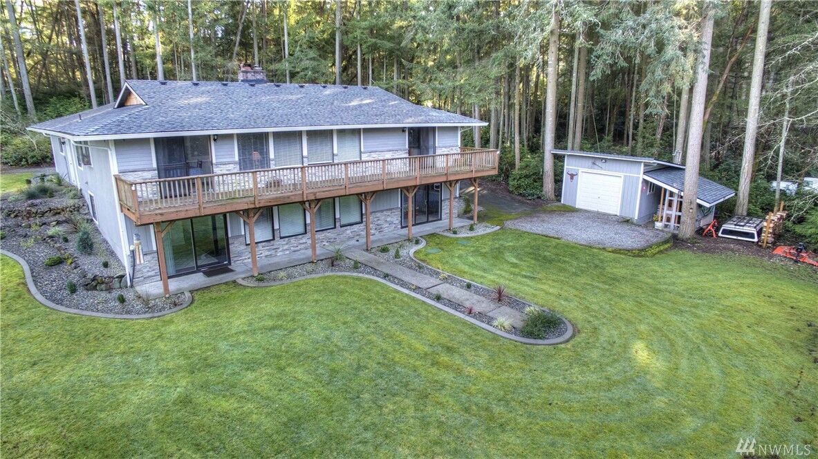Property Photo:  1087 Island Blvd  WA 98333 