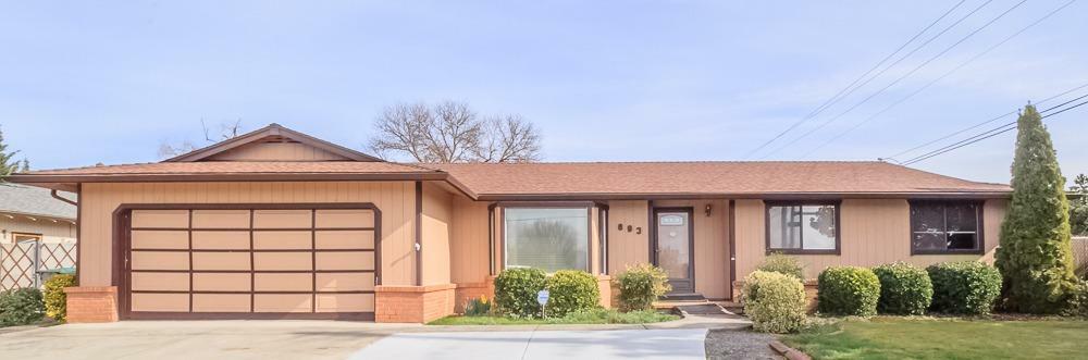 Property Photo: 693 Golf View Drive OR 97504