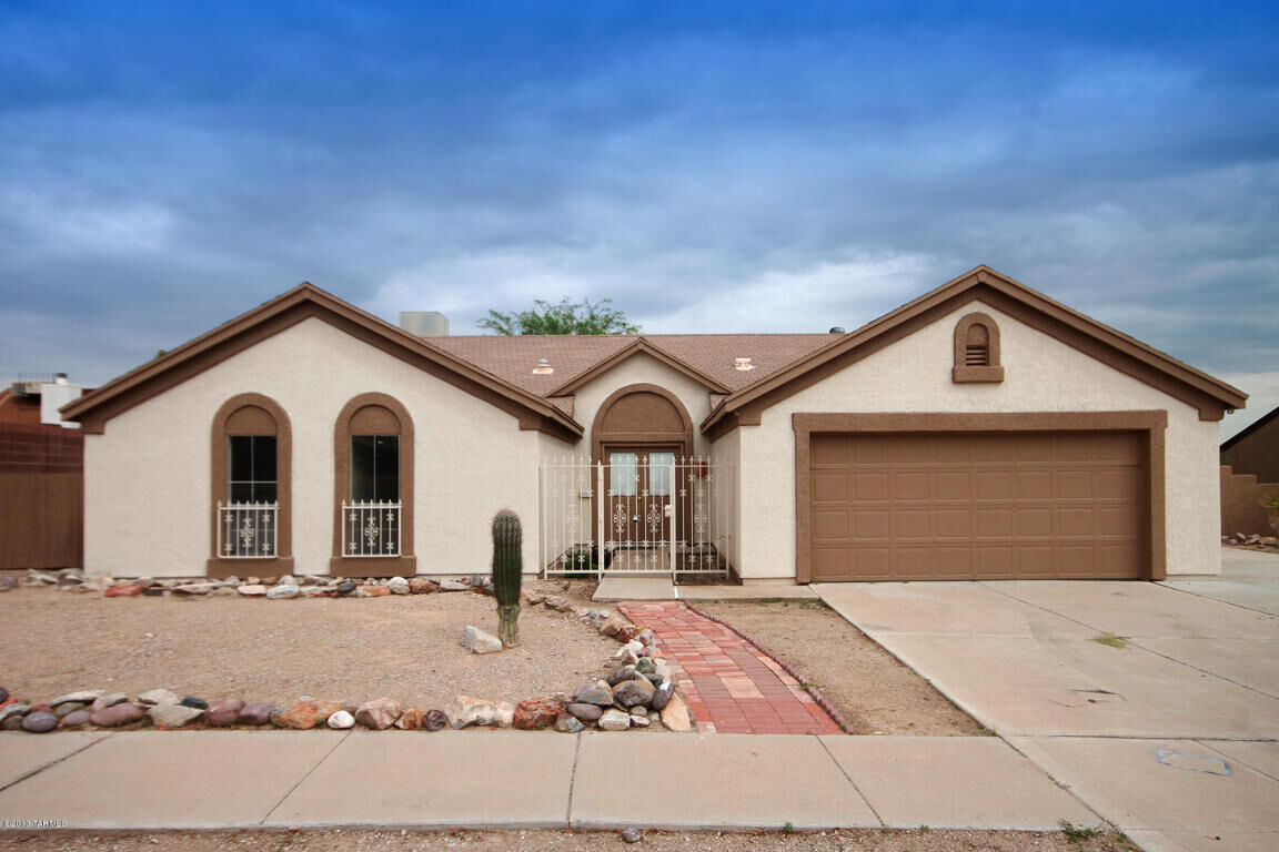 Property Photo: 2750 W Wagon Wheel Drive AZ 85745