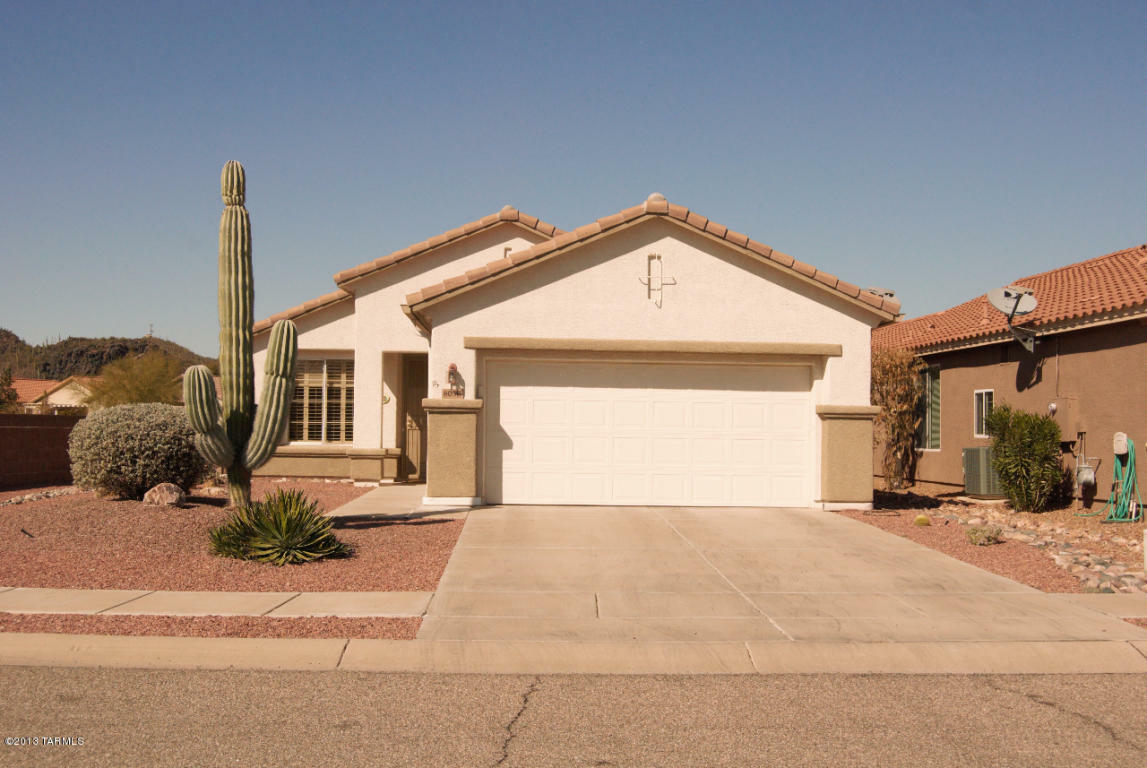 Property Photo:  8058 W Wandering Spring Way  AZ 85743 