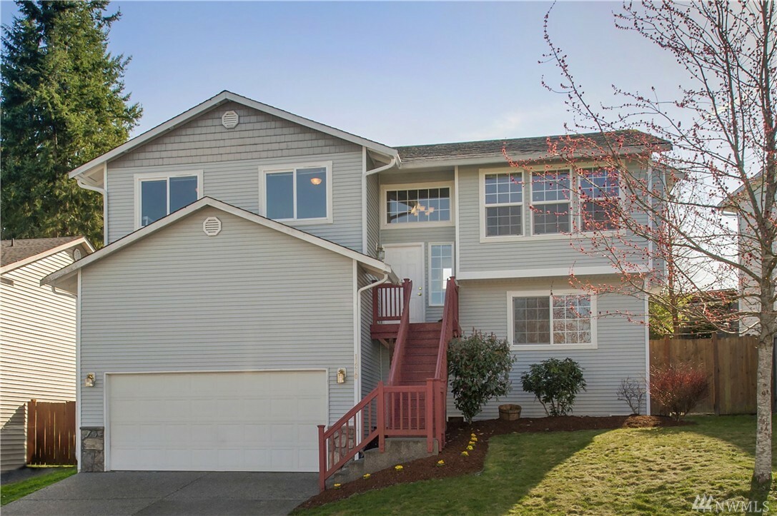 Property Photo:  11216 15th Place SE  WA 98258 