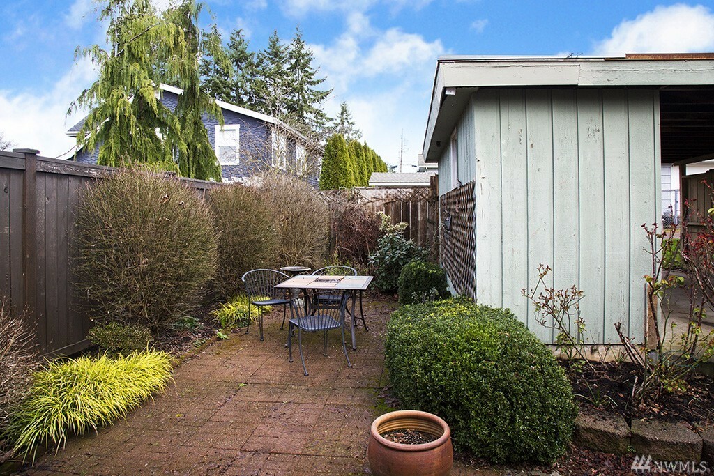 Property Photo:  732 16th Avenue W  WA 98033 