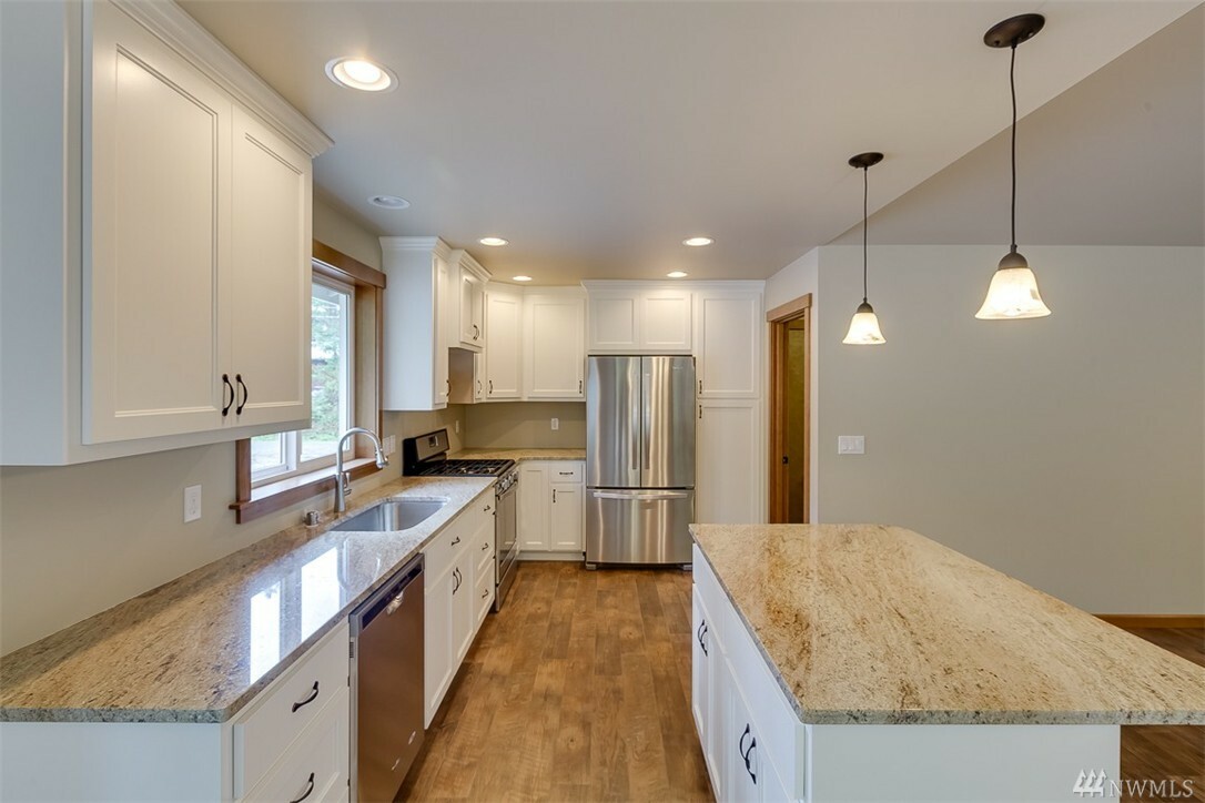 Property Photo: 752 Vista Dr WA 98282
