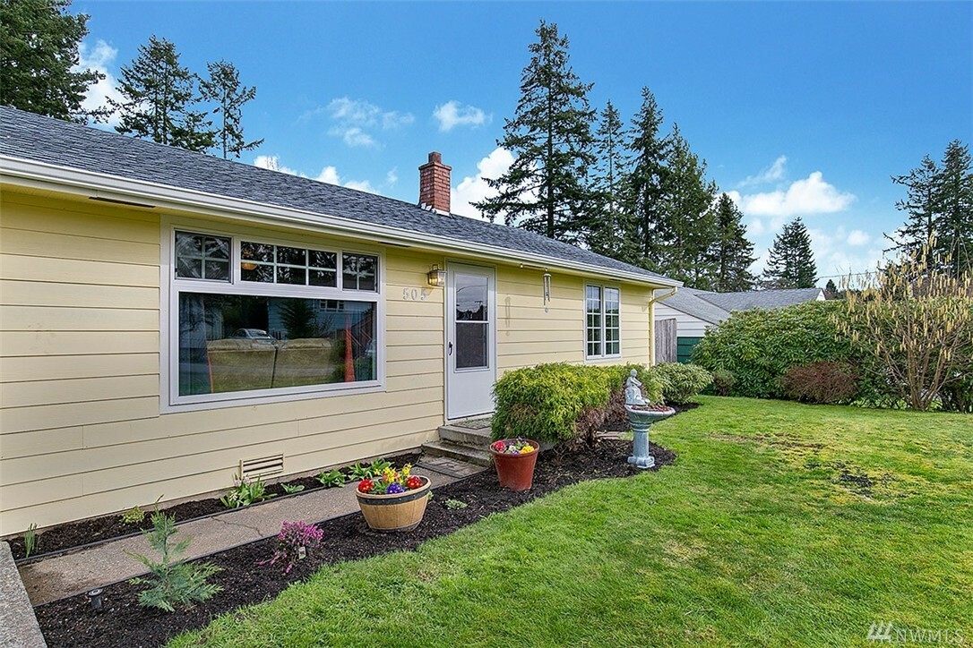 Property Photo:  505 61st Street SE  WA 98203 