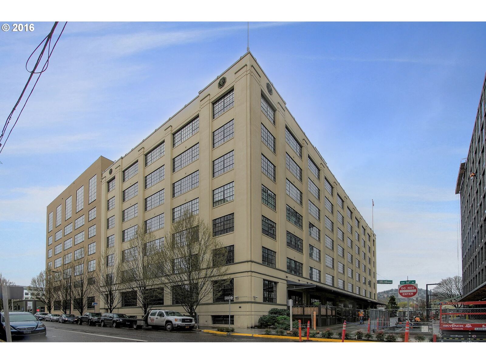 Property Photo:  1400 NW Irving St 604  OR 97209 