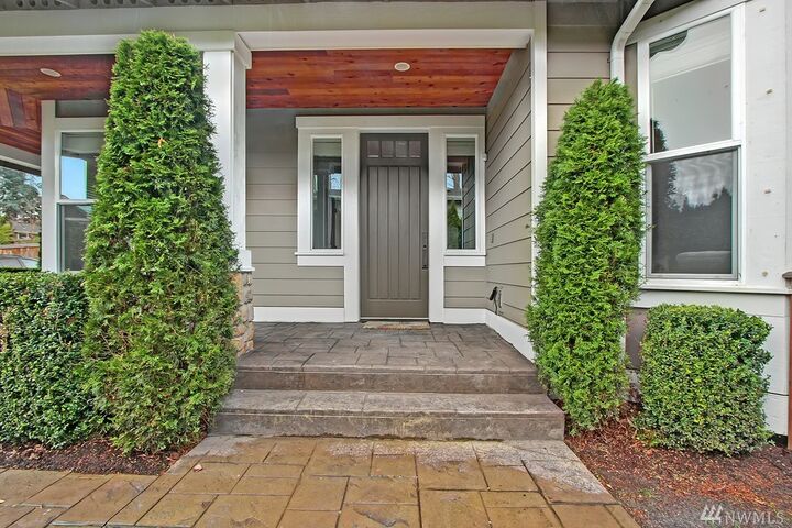 Property Photo:  1049 5th St  WA 98033 