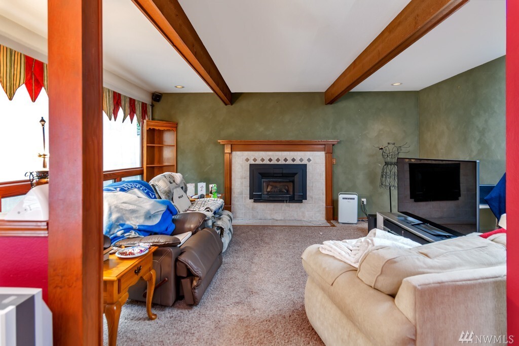 Property Photo: 32222 8th Ave SW WA 98023