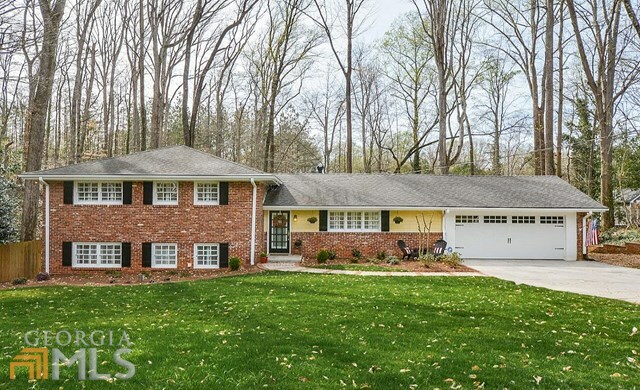 Property Photo: 5572 Sherrell Dr GA 30342