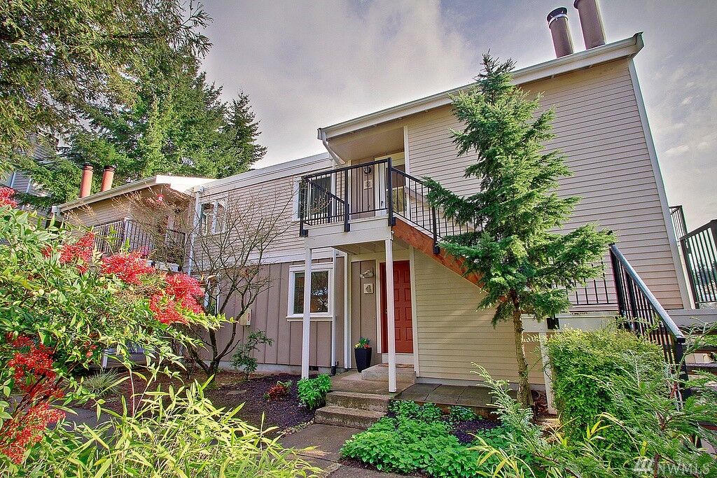 Property Photo:  12720 NE 120th St I-4  WA 98034 