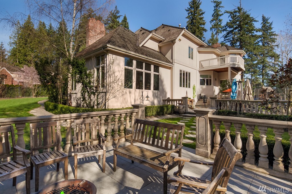 Property Photo: 5327 140th Ave NE WA 98005