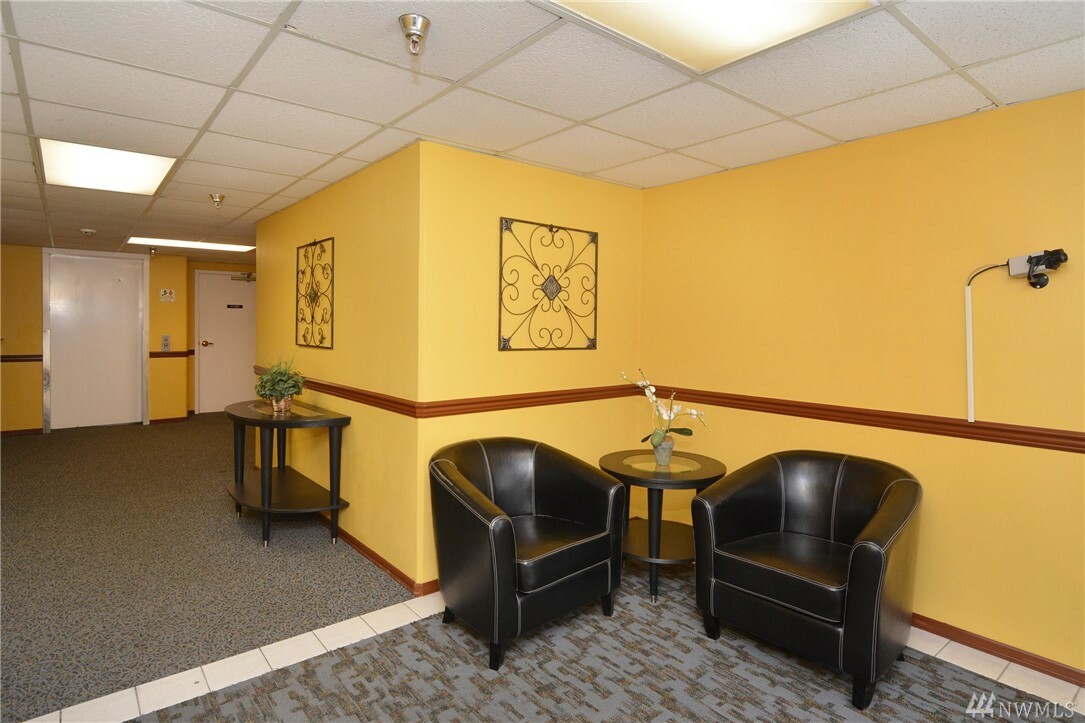 Property Photo: 722 N 85th St 34 WA 98103