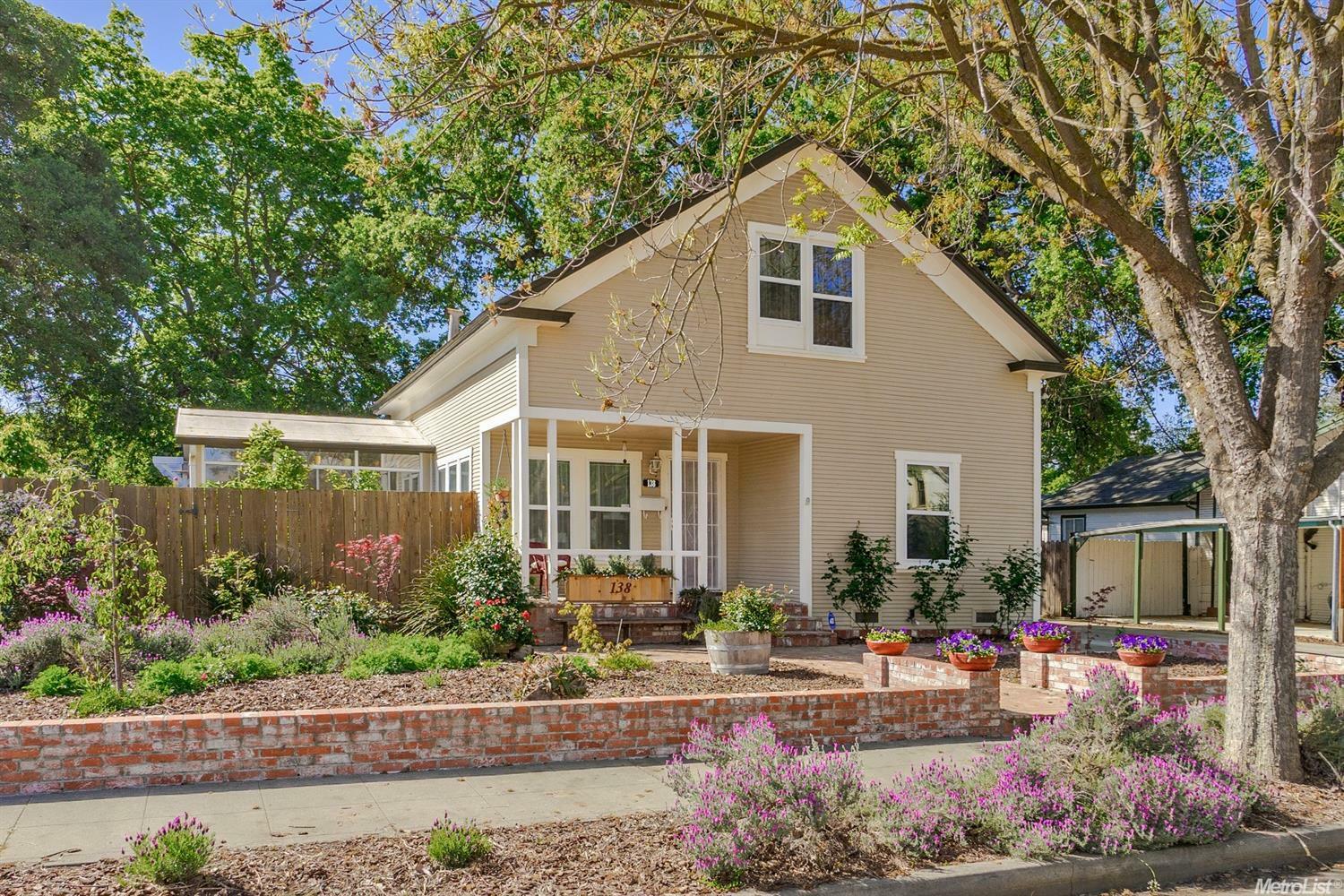 Property Photo: 138 Oak Avenue CA 95695