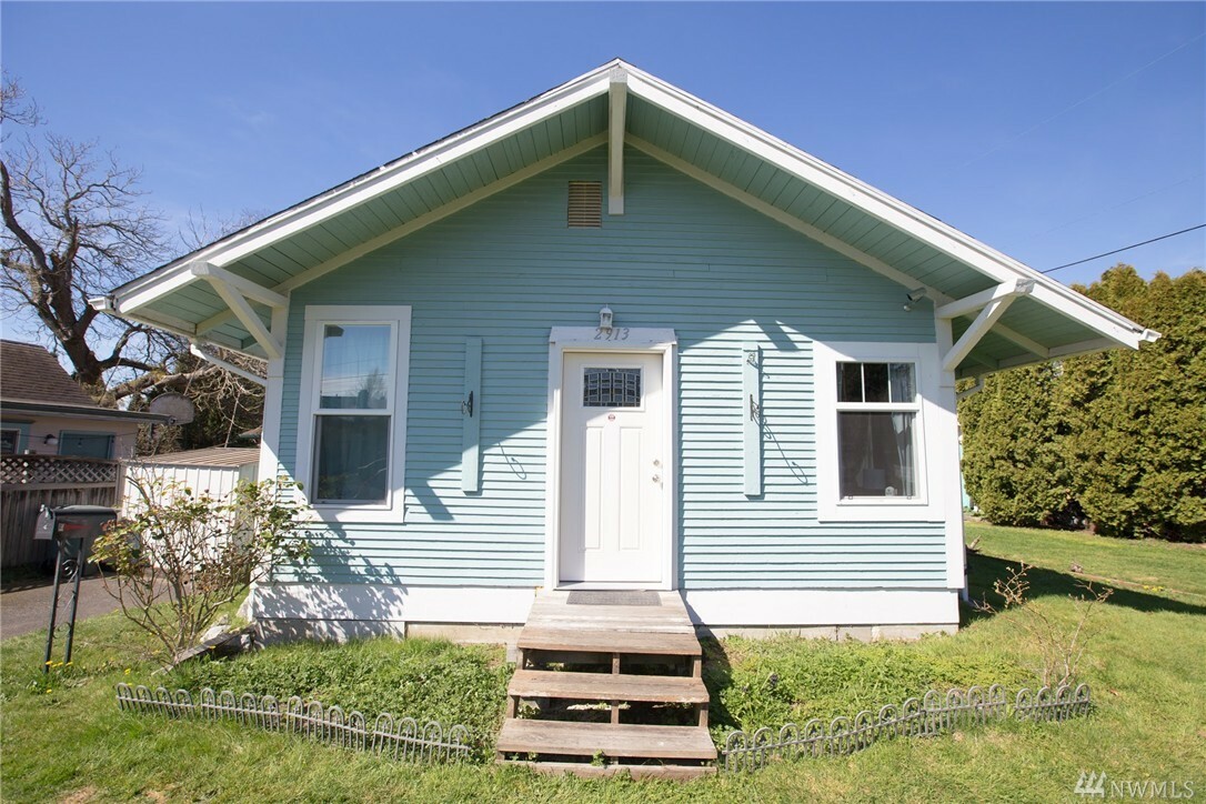 Property Photo:  2913 Vallette St  WA 98225 